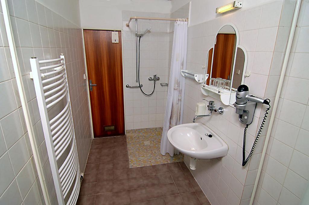 Hotel & Residence Royal Standard Praga Habitación foto